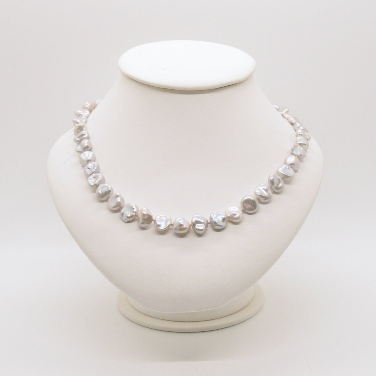 Collier De Perles Grises