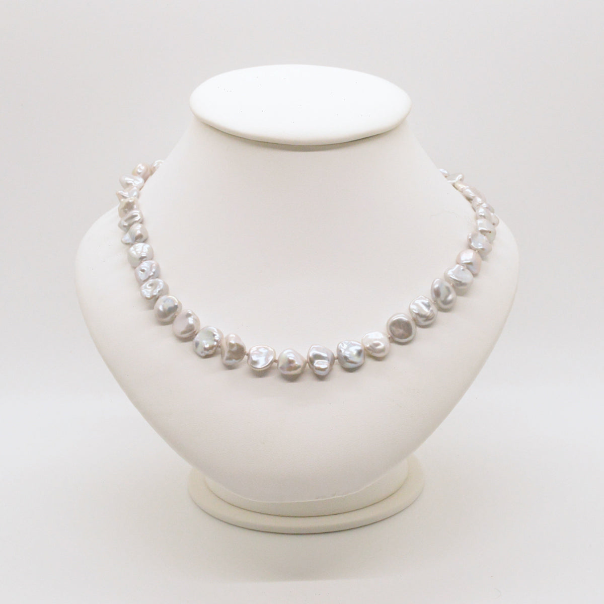 Collier De Perles Grises