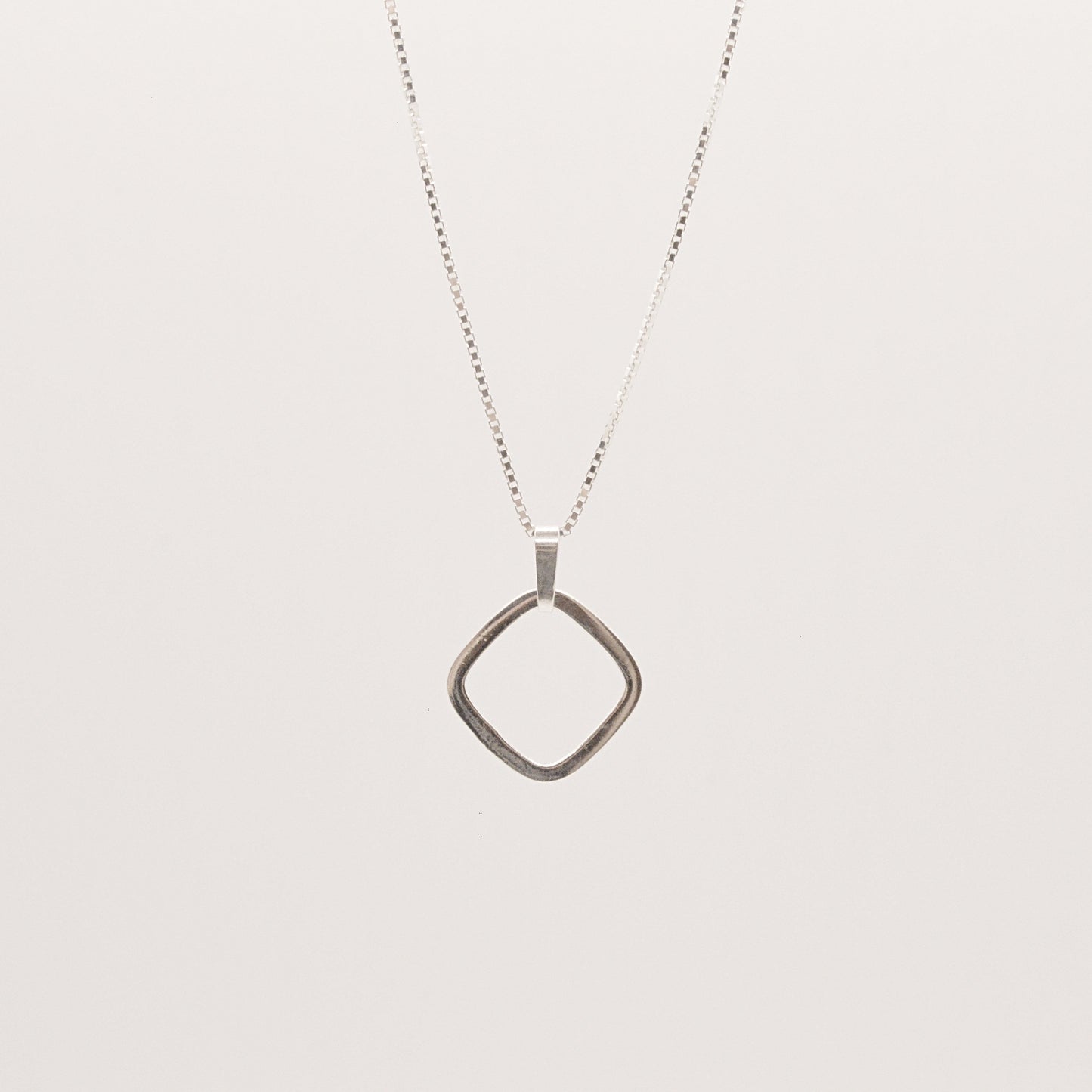  Collier A42