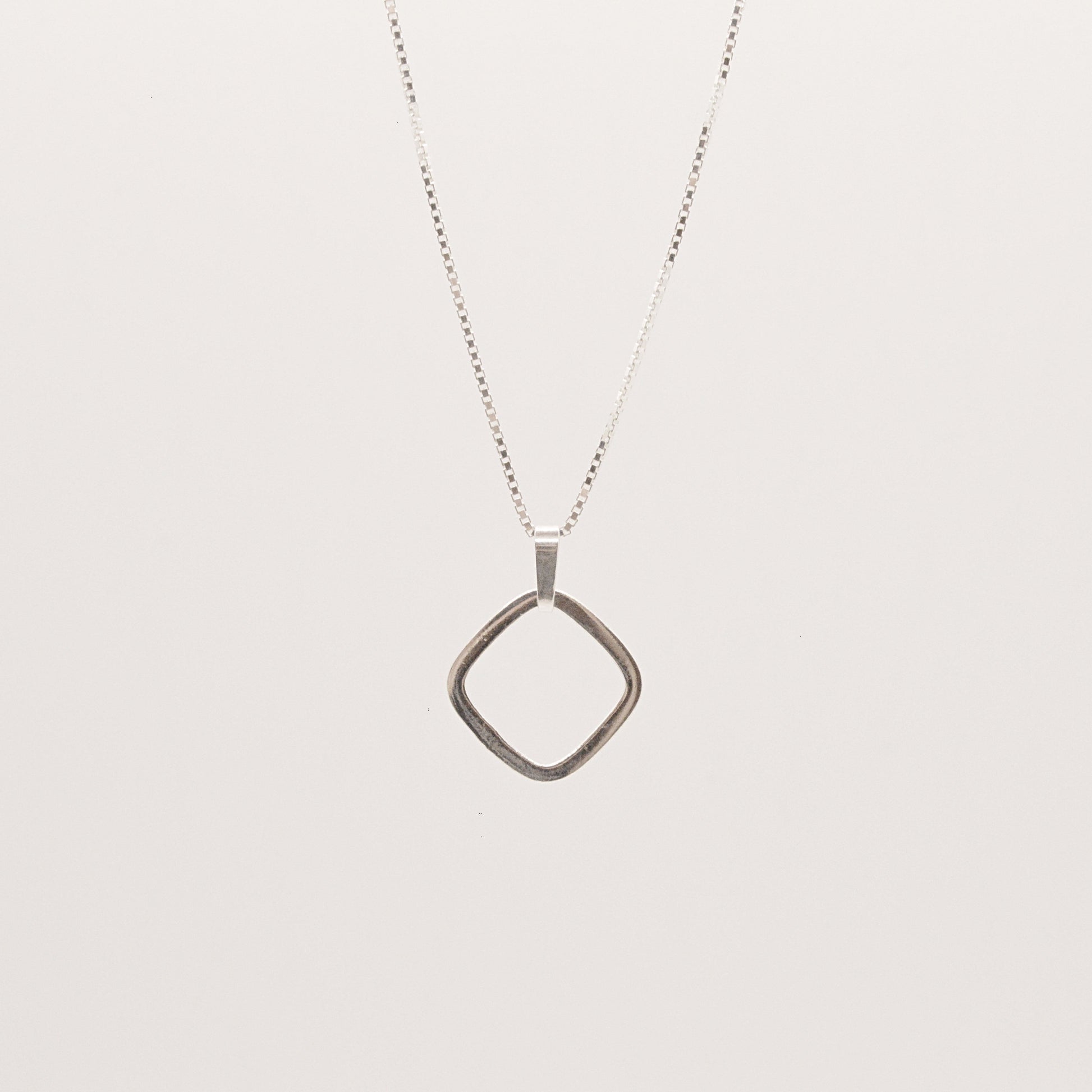  Collier A42