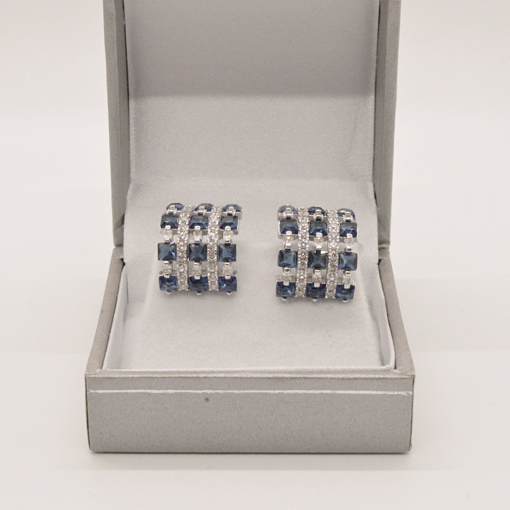  Boucles D'oreilles T09