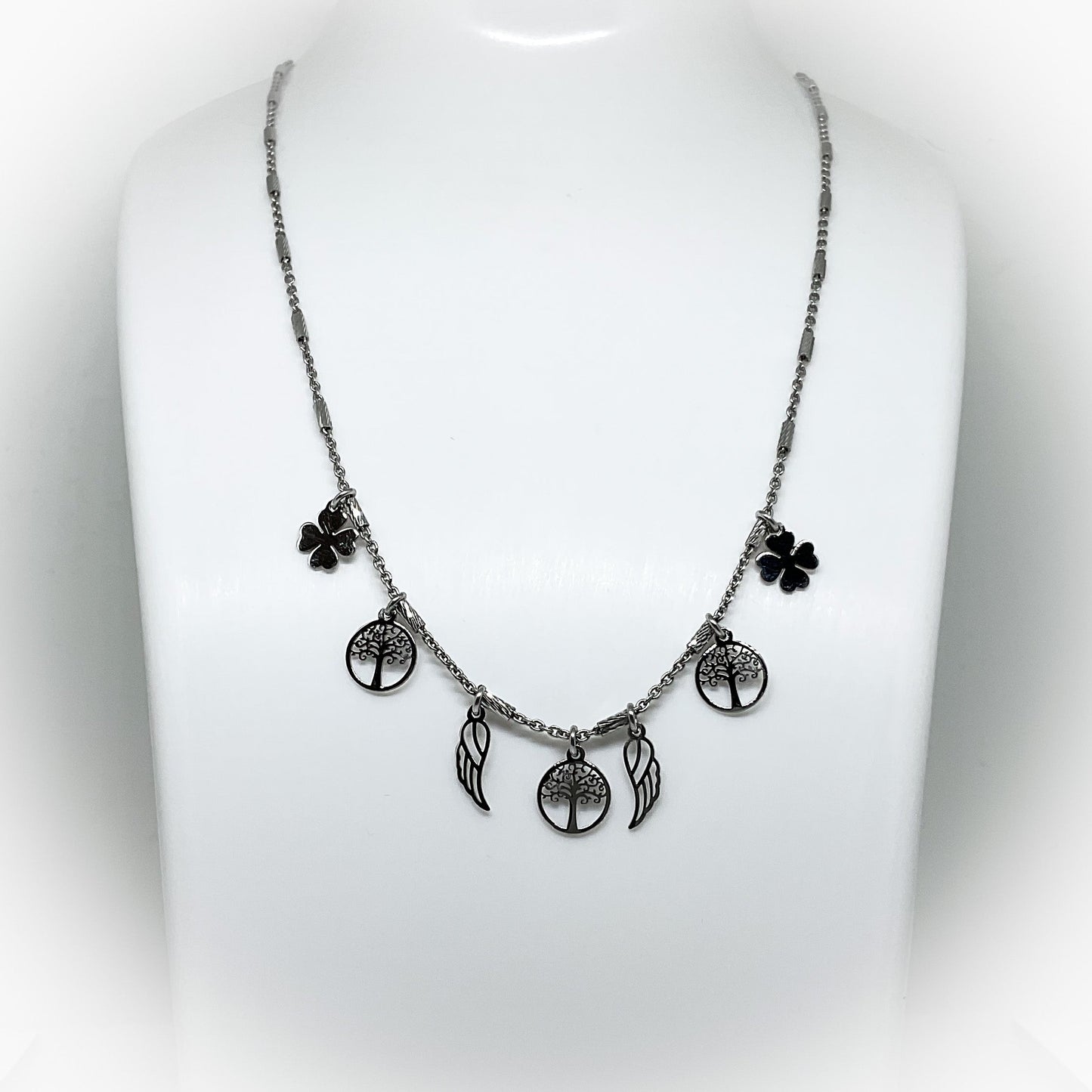  Collier C006