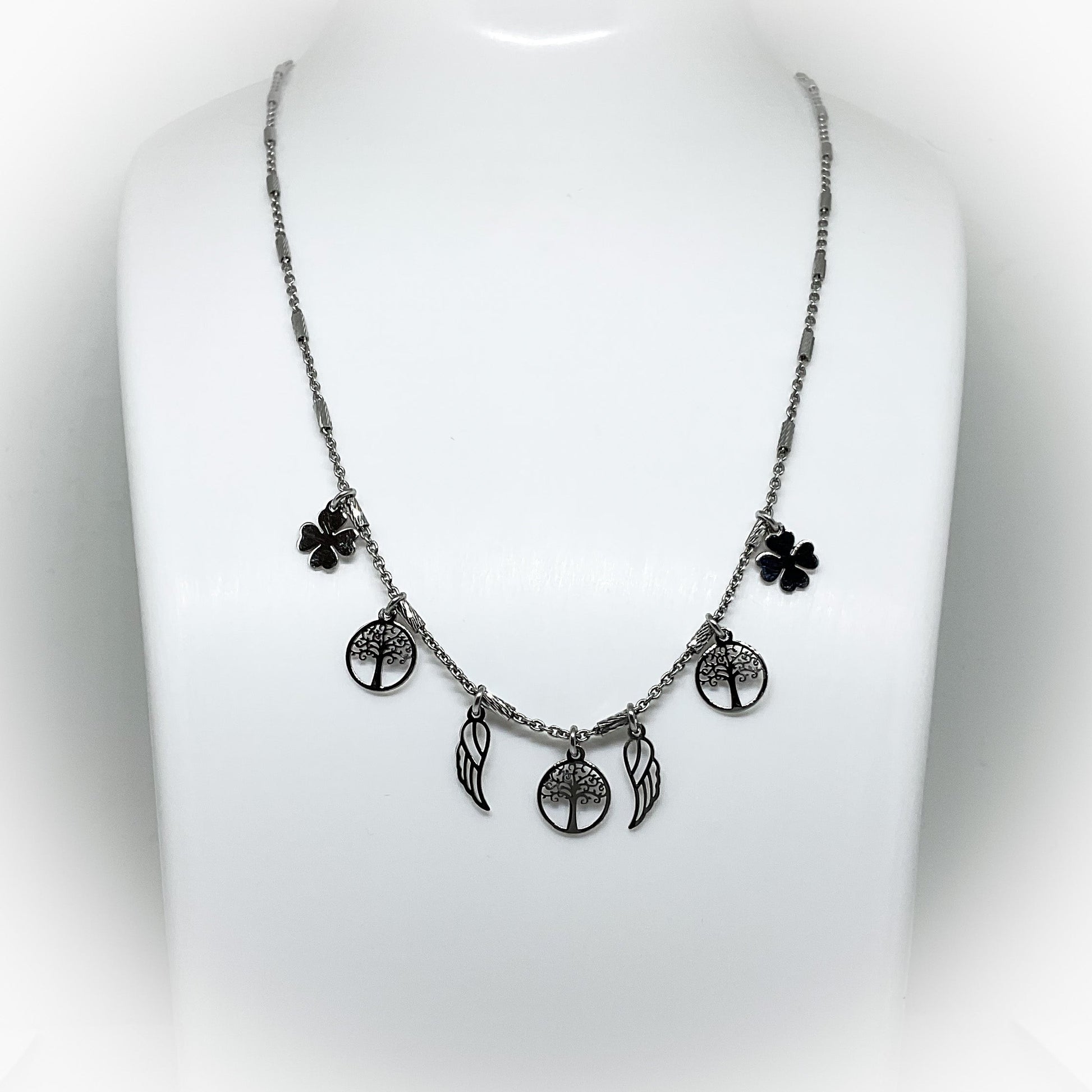  Collier C006
