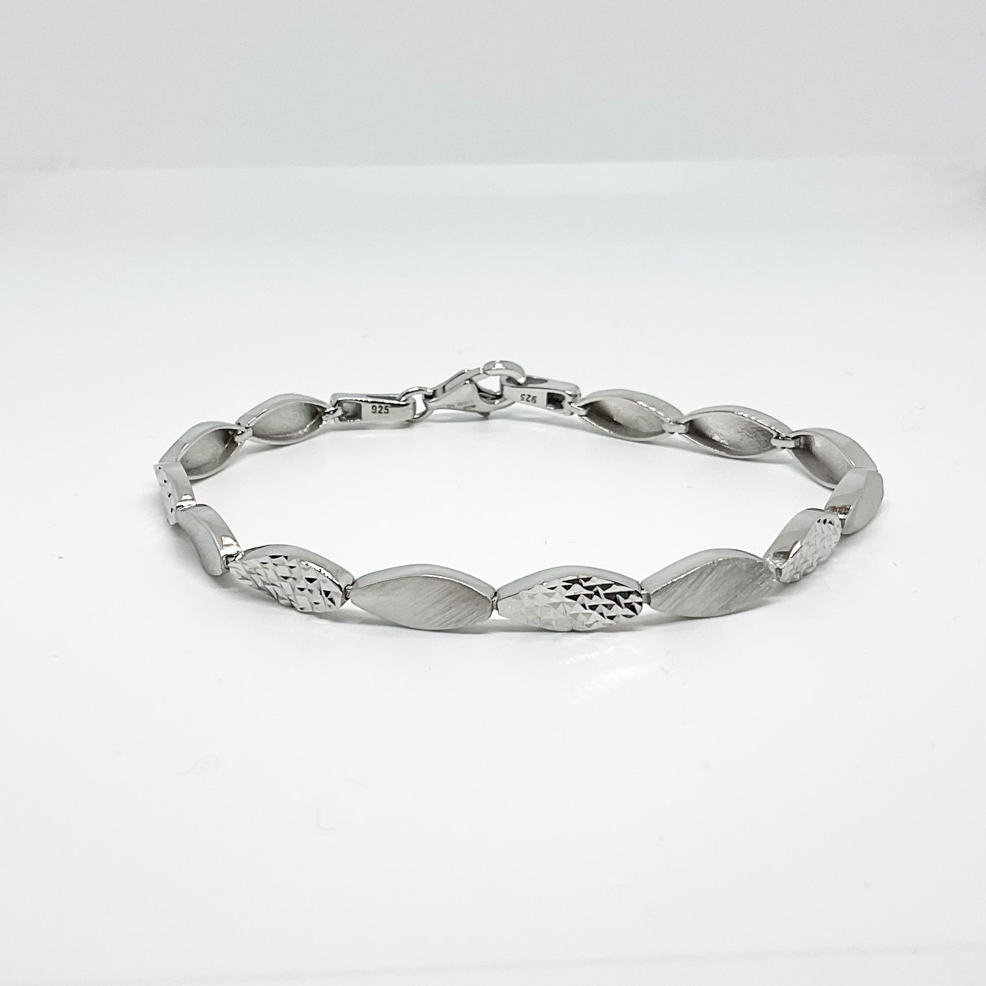  Bracelet D005